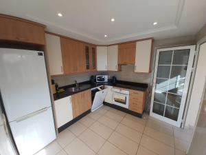 33 Pleasures Del Duque Apartment