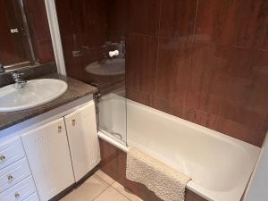 33 Pleasures Del Duque Apartment