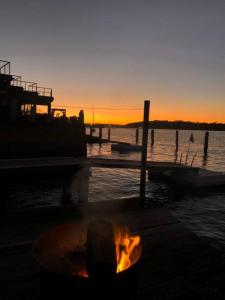 Sydney Harbourfront Boathouse and Studio Escape