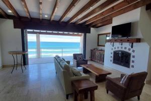 Majestic Beachfront Hideaway