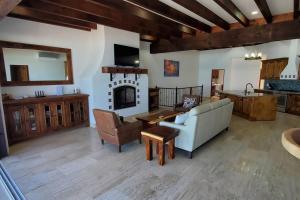 Majestic Beachfront Hideaway