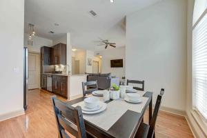 Cozy Apt NRG Pool,Wi-Fi, Free Parking, PetsOK!