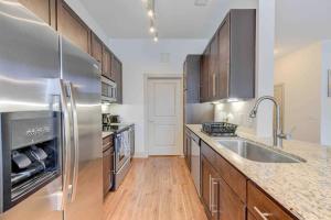 Cozy Apt NRG Pool,Wi-Fi, Free Parking, PetsOK!