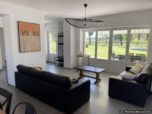 Maisons de vacances Sejour de charme a Mareau-aux-Bois : parc, home cinema, billard, tennis et teletravail en fibre ultra-rapide - FR-1-590-279 : photos des chambres