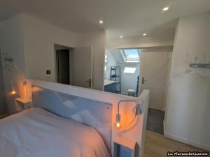 Maisons de vacances Sejour de charme a Mareau-aux-Bois : parc, home cinema, billard, tennis et teletravail en fibre ultra-rapide - FR-1-590-279 : photos des chambres