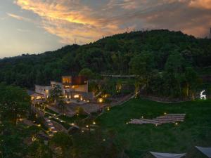 Mountain and Autumn Homestay