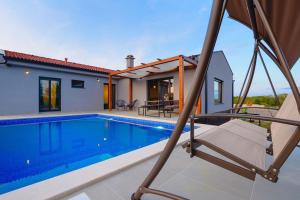 Villa Balun in Orihi - 3 bedrooms - pool - garden - sauna