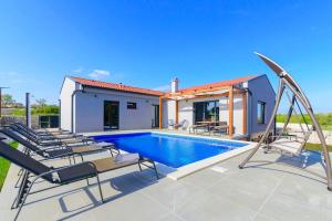Villa Balun in Orihi - 3 bedrooms - pool - garden - sauna