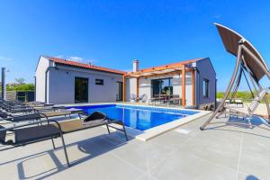 Villa Balun in Orihi - 3 bedrooms - pool - garden - sauna