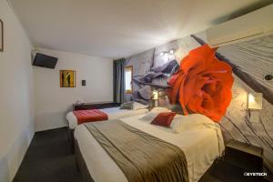 Hotels Hotel The Originals Access, Bourges Nord Saint-Doulchard : Chambre Triple avec 1 Lit Double et 1 Lit Simple