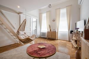 Solar System Apartment with gallery