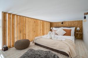 Solar System Apartment with gallery