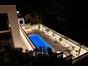 Luxury Beachfront Villa Carlisa