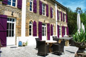 Les Volets Violets