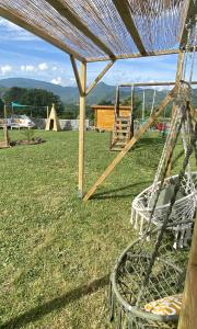 Villas Villa jacuzzi, terrain de petanque et aire de jeux vue sur les Pyrenees : photos des chambres