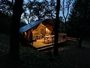 Campings Tente RENARD 5 PERSONNES CAMPING LOU CANTOU CEVENOL : photos des chambres