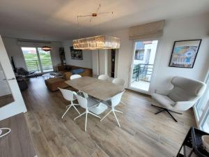 Appartements Magnifique duplex contemporain 3 chambres - Terrasse - Parking - WIFI (6 couchages) - FR-1-675-5 : photos des chambres