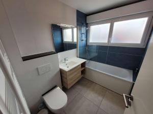 Appartements Magnifique duplex contemporain 3 chambres - Terrasse - Parking - WIFI (6 couchages) - FR-1-675-5 : photos des chambres
