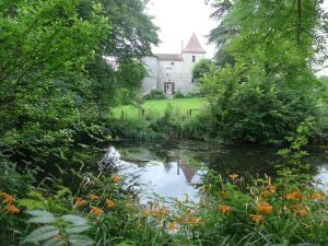 Maisons de vacances Chateau Barayre - beautiful 12th century castle with pool and large garden : photos des chambres