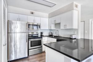 Sunnyvale 1BR w Gym Pool BBQ nr Apple SFO-896