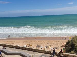 2 Avenida Frente Mar - Casas & Papéis