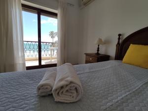 2 Avenida Frente Mar - Casas & Papéis