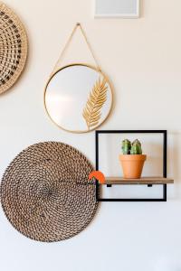 #005 Foxy B by Home Holidays