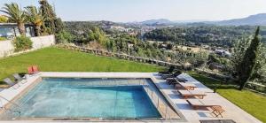 Maison A Rhodes with 66m2 heated pool on a 4800m2 plot