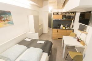 Peaceful Basement Apartment with Terrace & free GYM