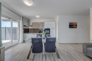 Miros apartments with private garden and parking( town center)