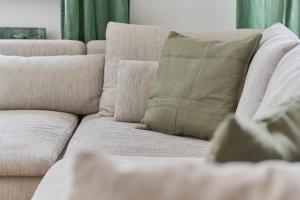 Spacious Tenement Apartment with 1 Bedroom and Balcony by Renters