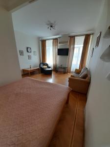 Apartment on Hretska 2628