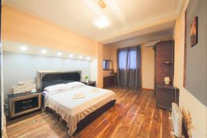 Апартаменти 4-кімнатні в центрі Києва м. Хрещатик