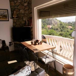 WOODSTONE APARTMAN