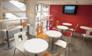 Hotels Premiere Classe Orange : photos des chambres