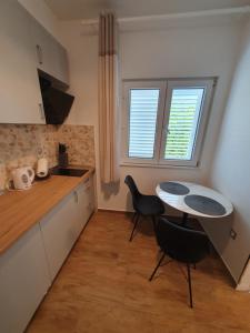 ZITA - Heart of Rovinj, apartment for 2, free parking, 2min center, 5min beach walk