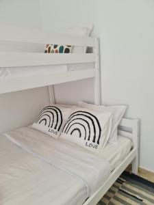 Seaside Serenity - Stylish Apartment with Spectacular Views