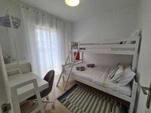 Seaside Serenity - Stylish Apartment with Spectacular Views