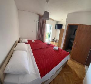 Rooms with shared kitchen "Milica"