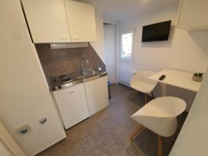 Nice 2 bedroom apartment near city center