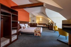 Hotels Hotel Val-Vignes Colmar Haut-Koenigsbourg, The Originals Relais : photos des chambres