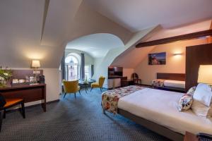 Hotels Hotel Val-Vignes Colmar Haut-Koenigsbourg, The Originals Relais : photos des chambres