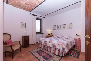 Private Estate Among the Vineyards of Alba - Italy