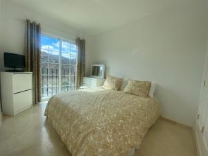 Modern family home near the pool with private jacuzzi