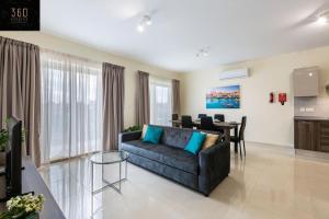 Designer 3BR home, w lovely green views & WIFI by 360 Estates