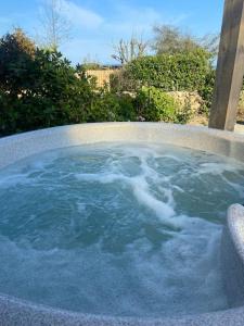 Delightful 3 bed cottage with hot tub & sea views.