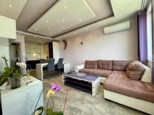 Апартамент Чаролит / Apartment Charoite - Zhitarovo