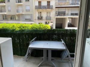 Appartements Studio hypercentre 27m2 avec balcon et parking : photos des chambres