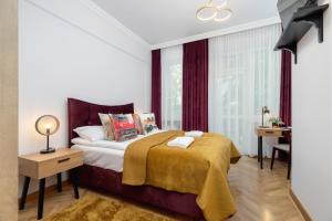 Luxurious & Unique Apartment Mickiewicza Cracow by Renters Prestige