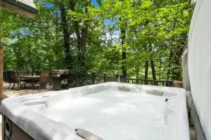 Dogwood Tree Cabin - Omaha